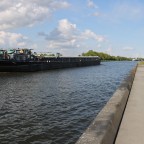 Schiff auf dem Mittellandkanal am Wasserstraßenkreuz in Minden
